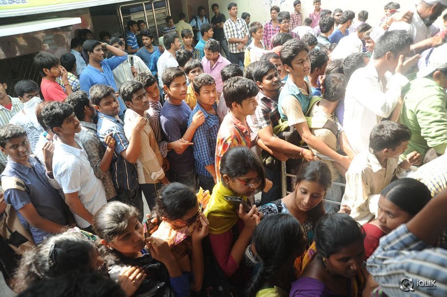 Son-Of-Sathyamurthy-Movie-Hungama-in-Hyderabad